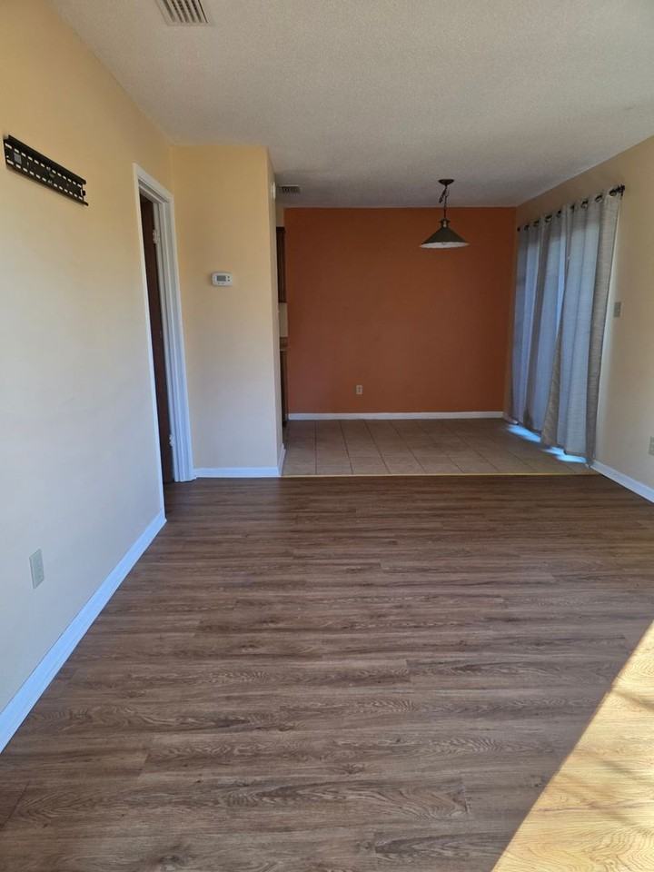 1489 Hampton Pl #2 - Photo 3 of 9