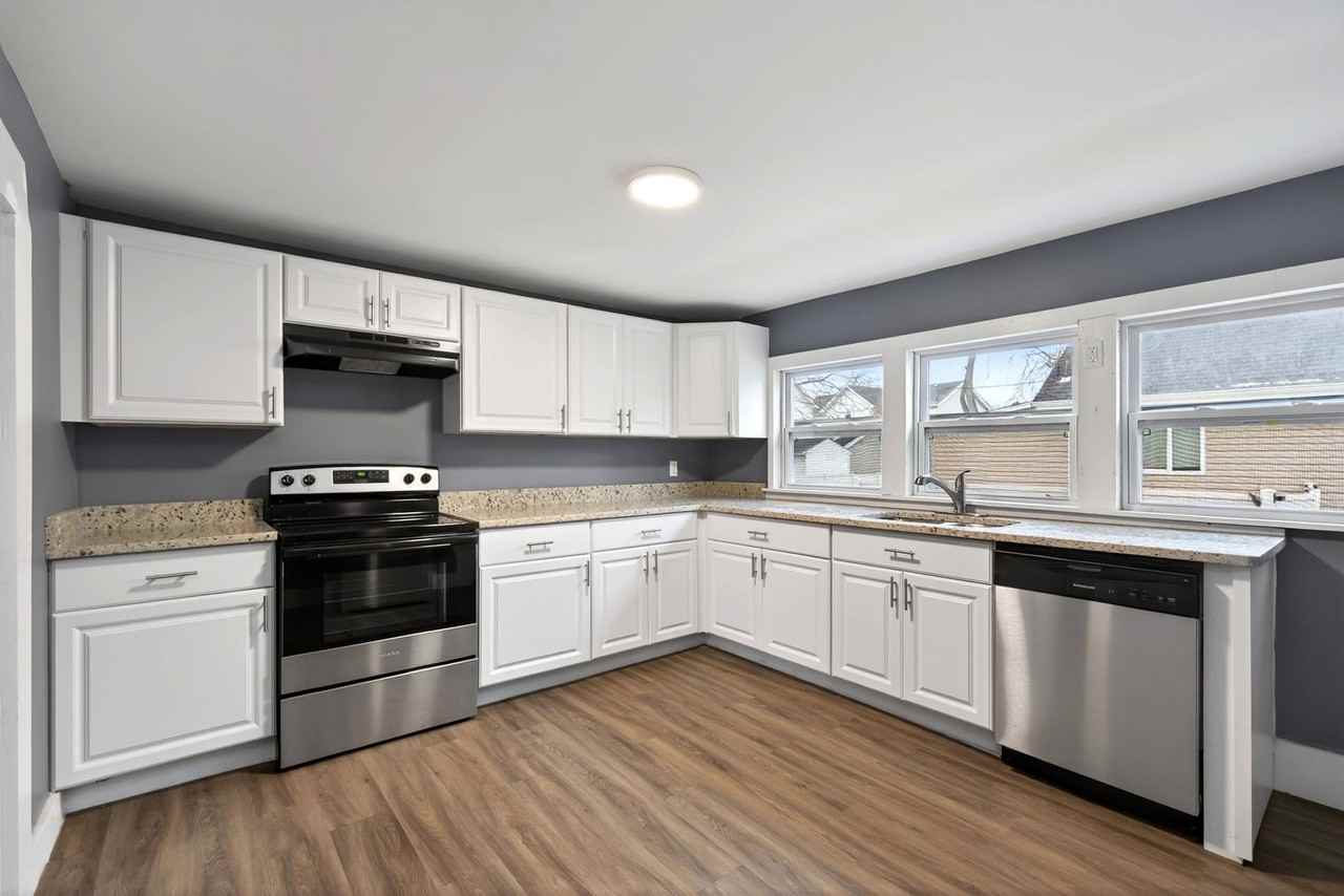 820 S River St - Photo 3 of 29