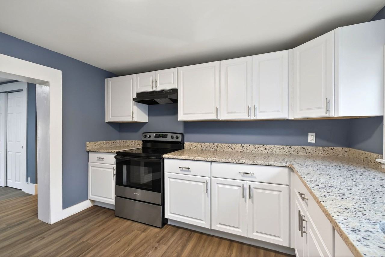 820 S River St - Photo 5 of 29