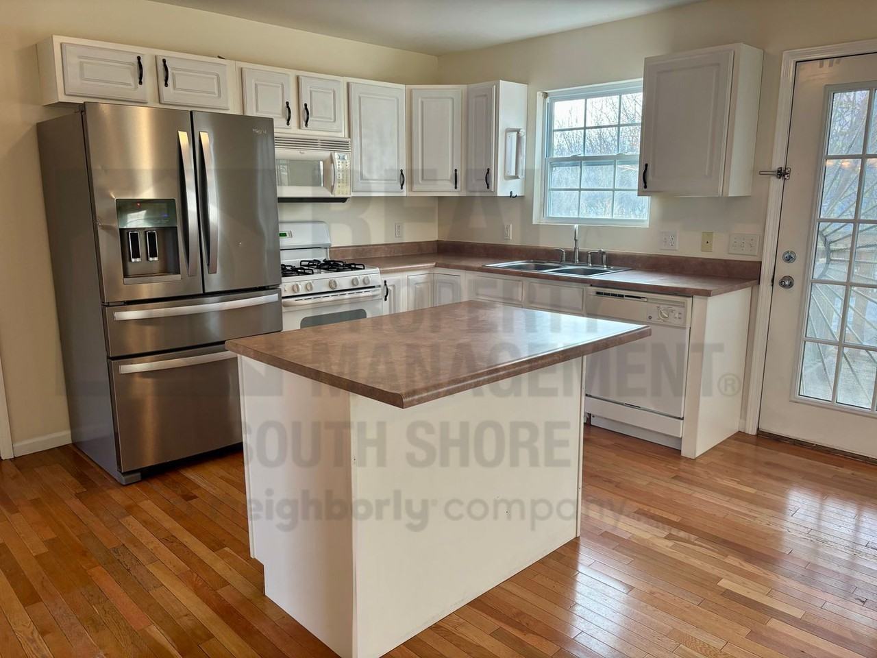 601 Mary Dr - Photo 4 of 13