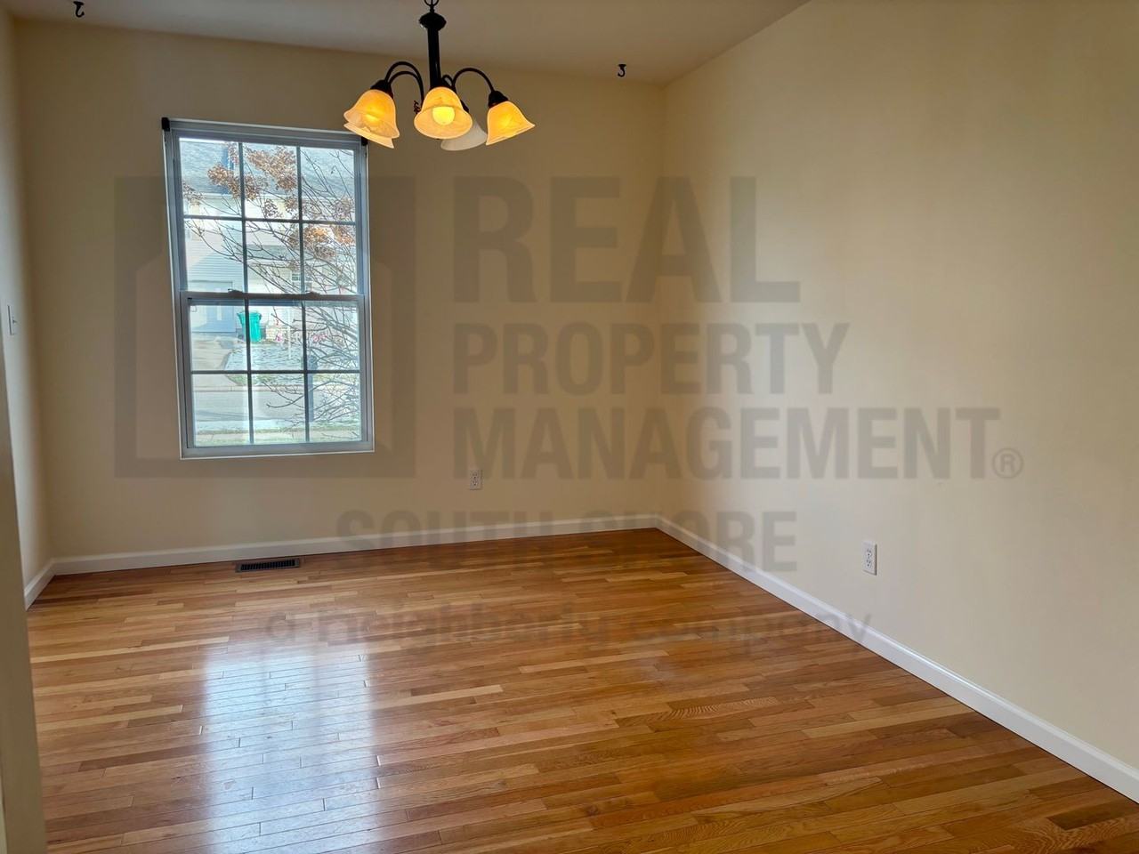 601 Mary Dr - Photo 6 of 13