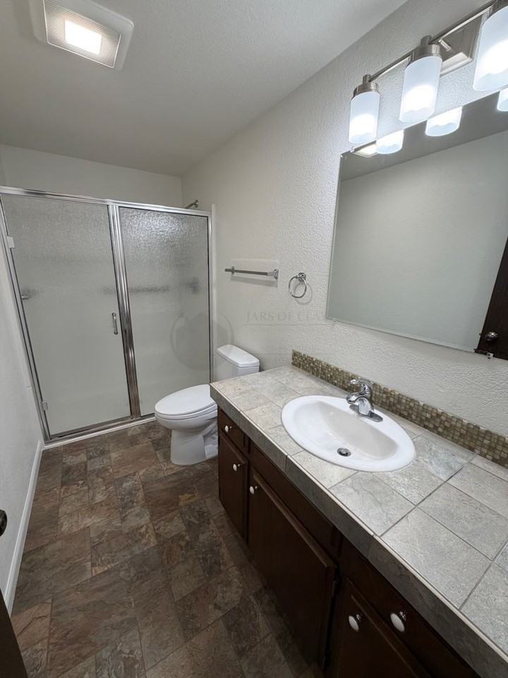 4648 Duke Ct Ne - Photo 4 of 12