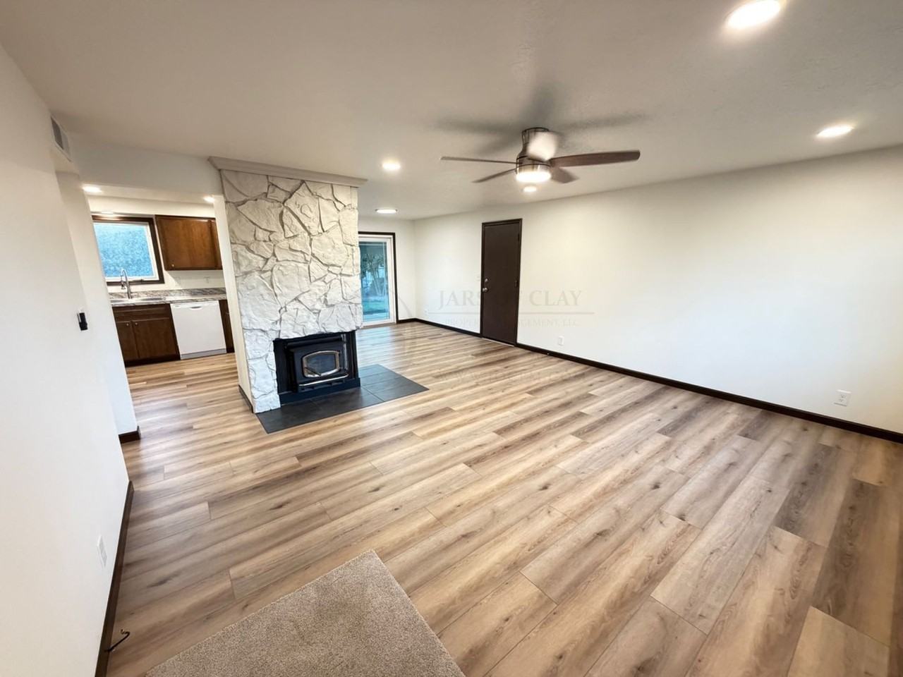 4648 Duke Ct Ne - Photo 6 of 12