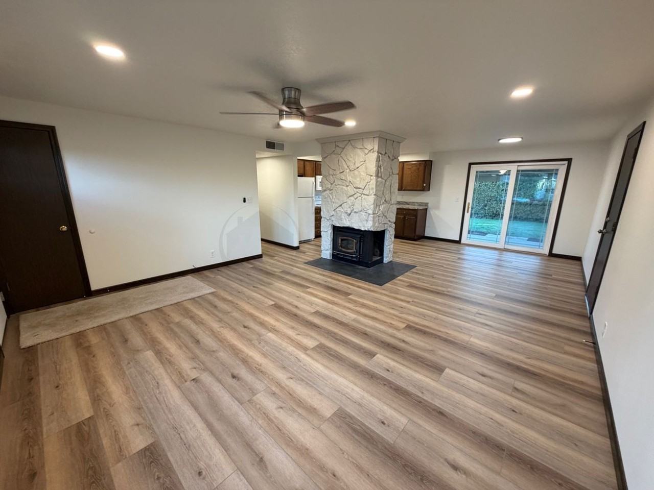 4648 Duke Ct Ne - Photo 7 of 12