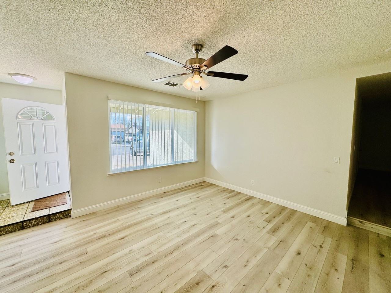 1558 Greenwood Way - Photo 3 of 16