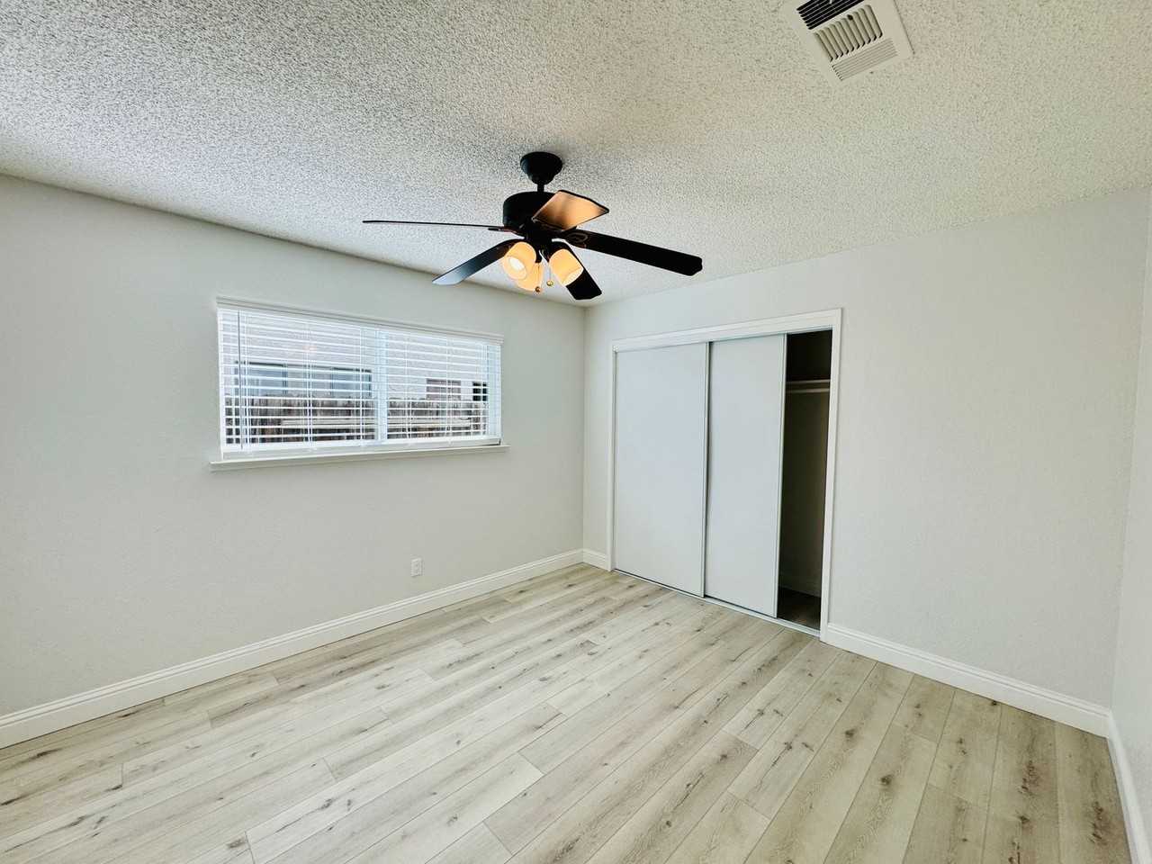 1558 Greenwood Way - Photo 7 of 16