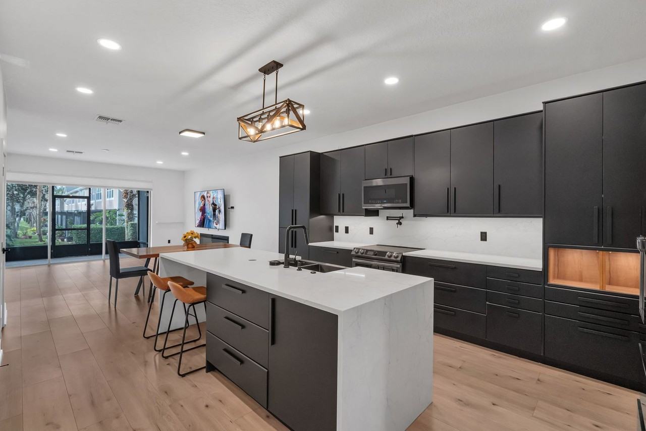 2170 Stockton Dr - Photo 3 of 18