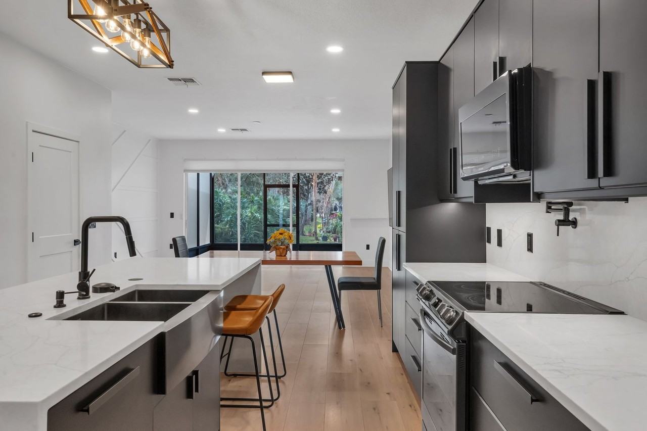 2170 Stockton Dr - Photo 4 of 18