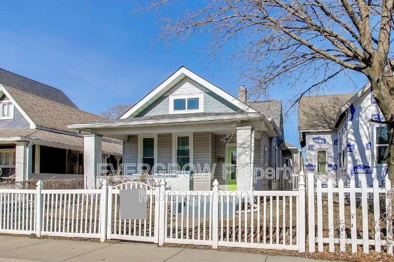 1140 Hoyt Ave - Photo 2 of 37