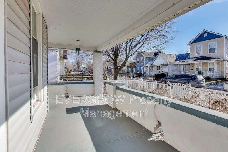 1140 Hoyt Ave - Photo 6 of 37