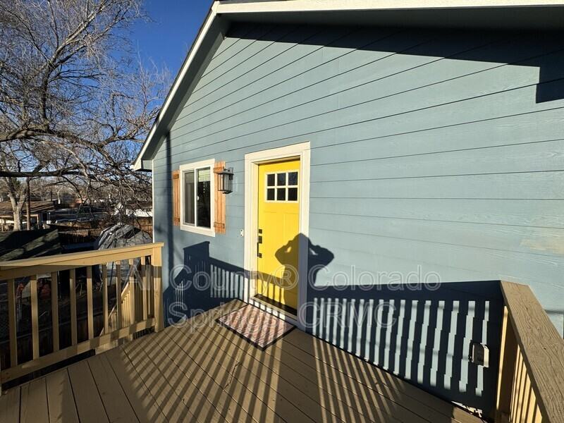 824 S Logan Ave - Photo 3 of 15