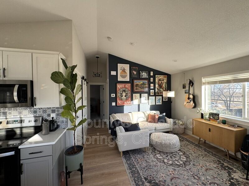 824 S Logan Ave - Photo 7 of 15