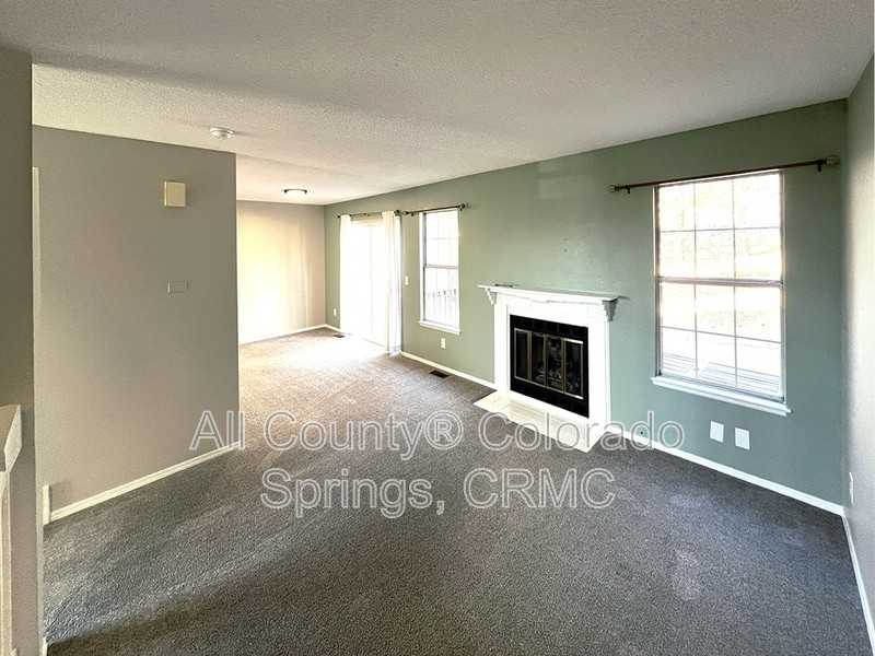 2058 Palm Dr - Photo 4 of 23