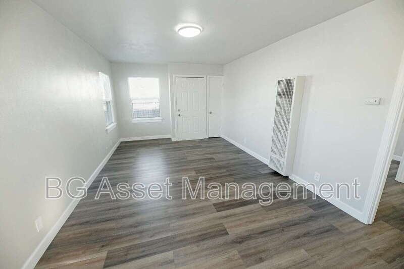 429 S 23rd St - Photo 4 of 19