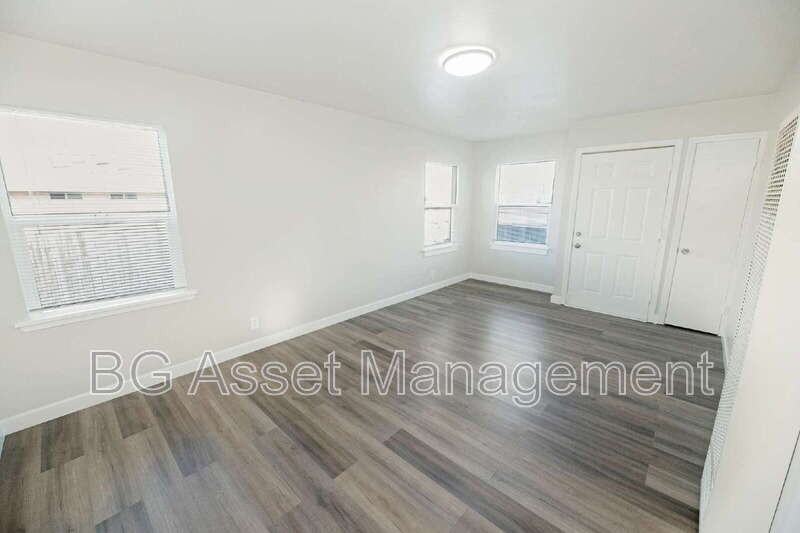 429 S 23rd St - Photo 5 of 19