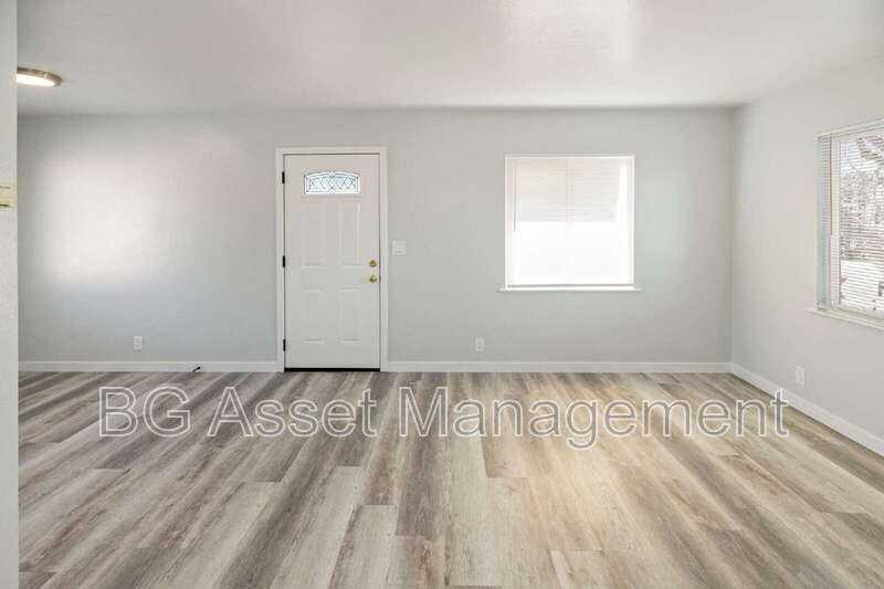 2309 8th St - Photo 4 of 23