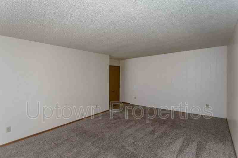 8057 Ne Flanders St - Photo 3 of 22