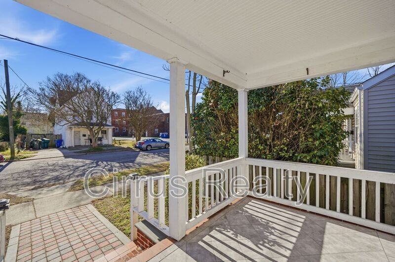 1215 26th St - Photo 3 of 16