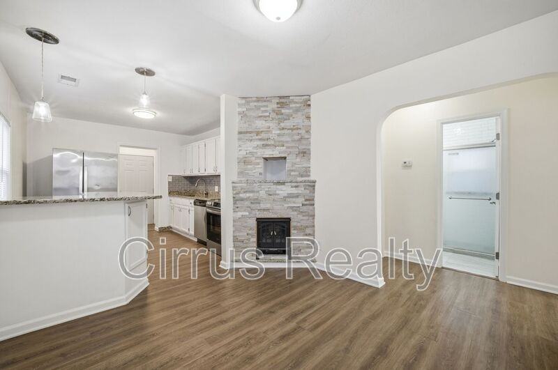 1215 26th St - Photo 5 of 16