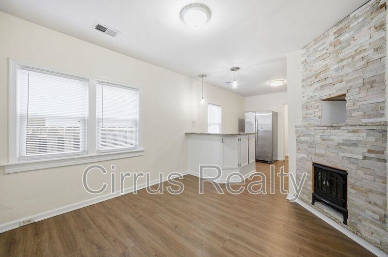 1215 26th St - Photo 6 of 16