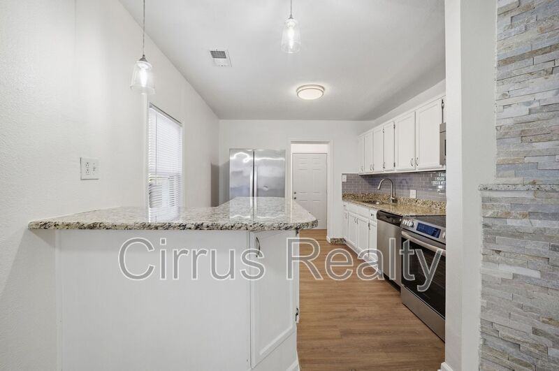 1215 26th St - Photo 7 of 16