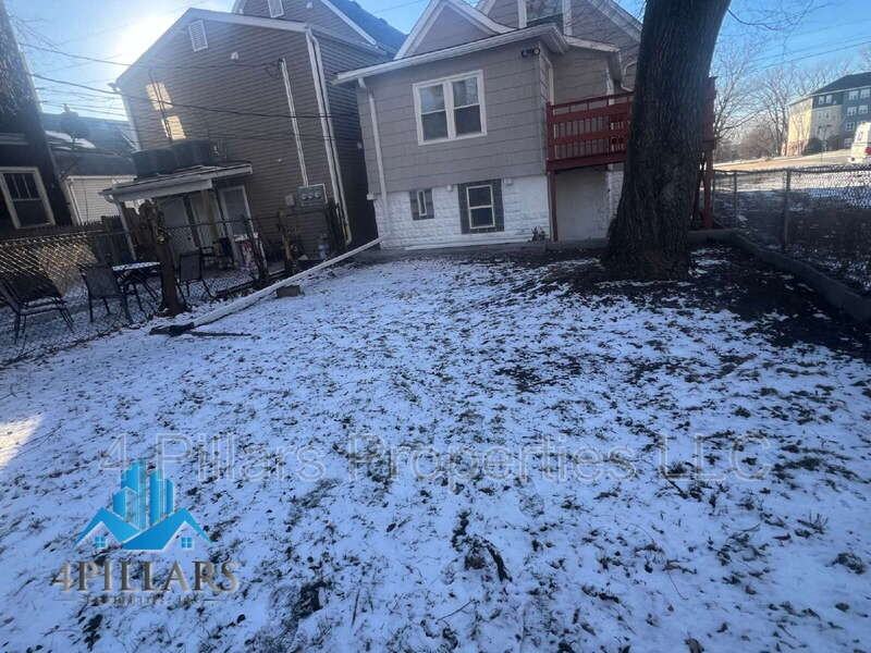 5647 Sohl Ave #2UPSTAIRS - Photo 6 of 43