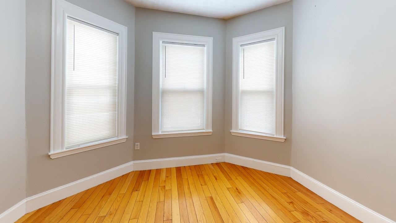 18 Rowell St #2 - Photo 5 of 14