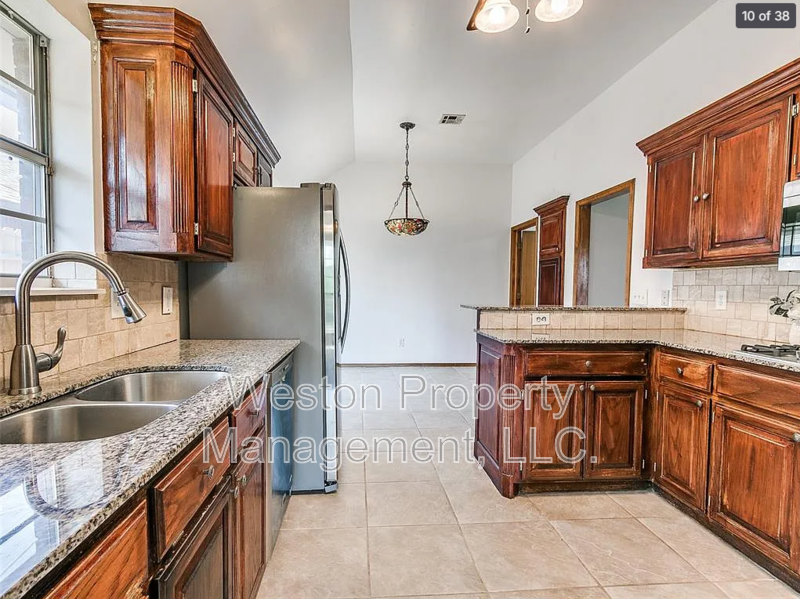 18120 Chestnut Oak Dr - Photo 2 of 8