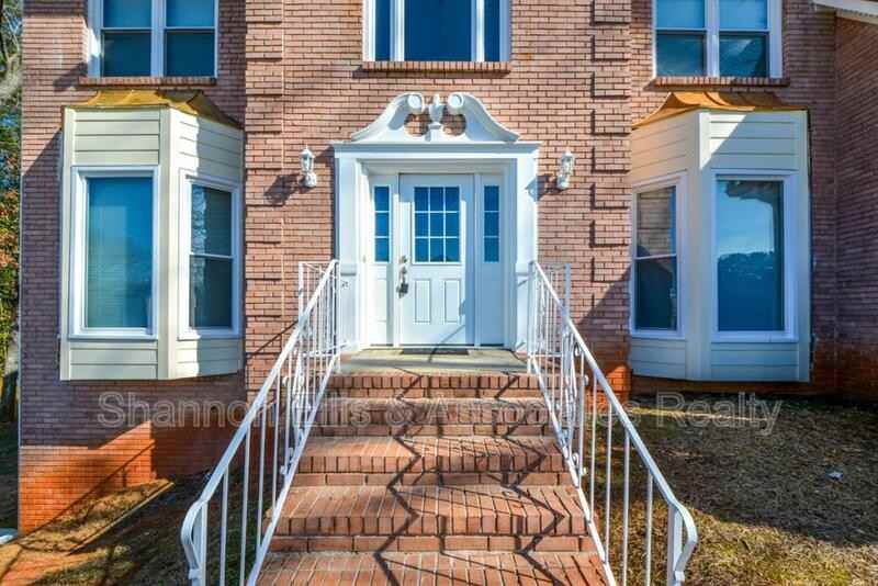 2972 Hampton Pl - Photo 2 of 35