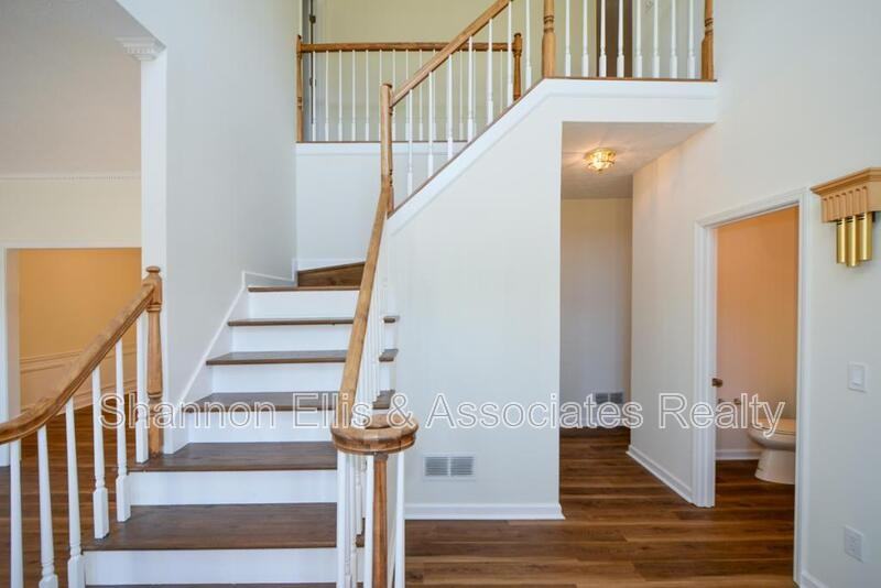 2972 Hampton Pl - Photo 4 of 35