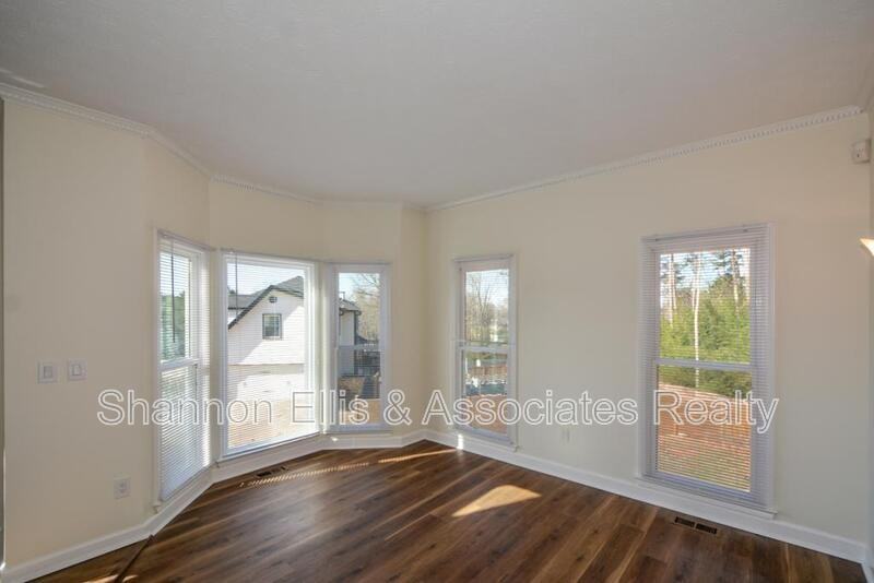 2972 Hampton Pl - Photo 6 of 35