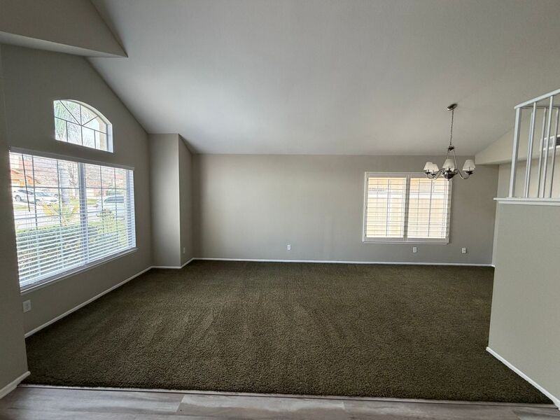 30311 Silver Ridge Ct - Photo 2 of 38