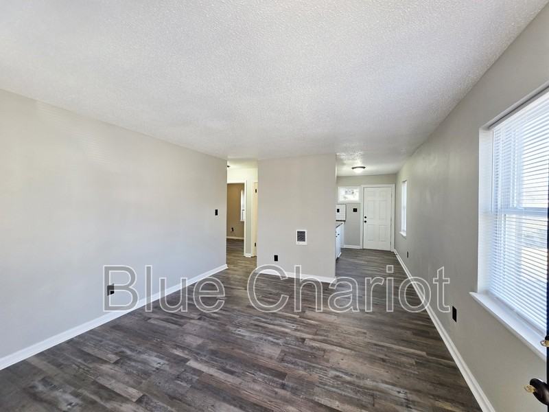 421 Cascade Ave - Photo 3 of 35