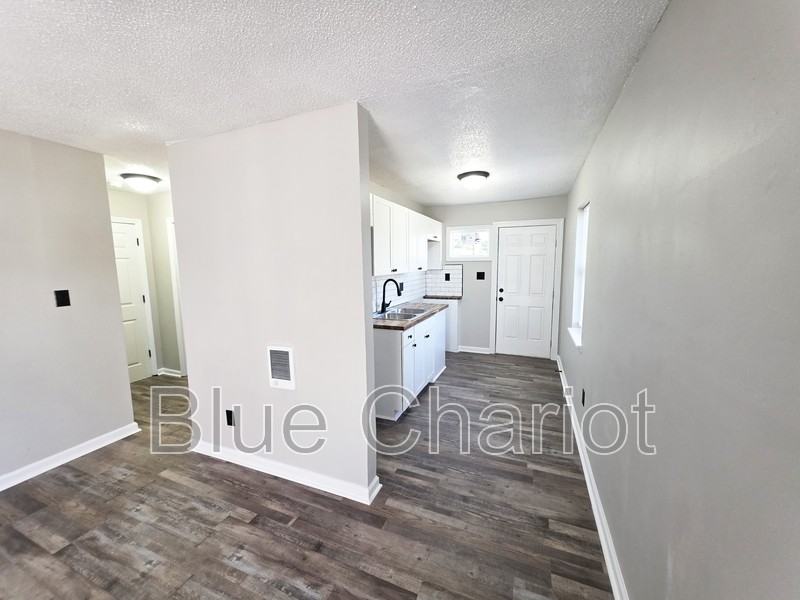 421 Cascade Ave - Photo 5 of 35