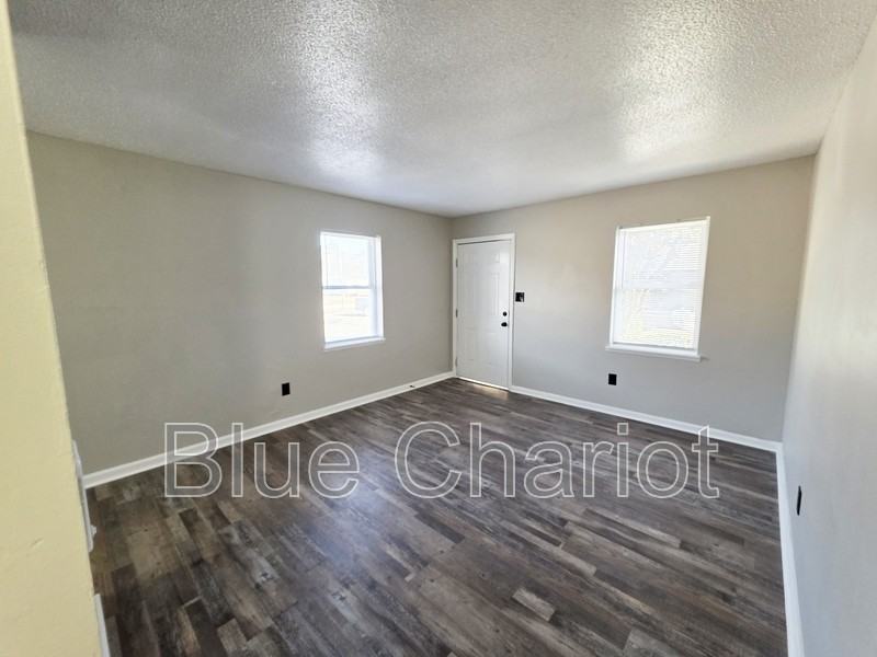 421 Cascade Ave - Photo 6 of 35