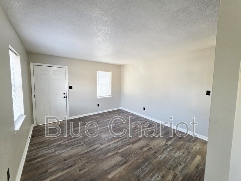 421 Cascade Ave - Photo 7 of 35