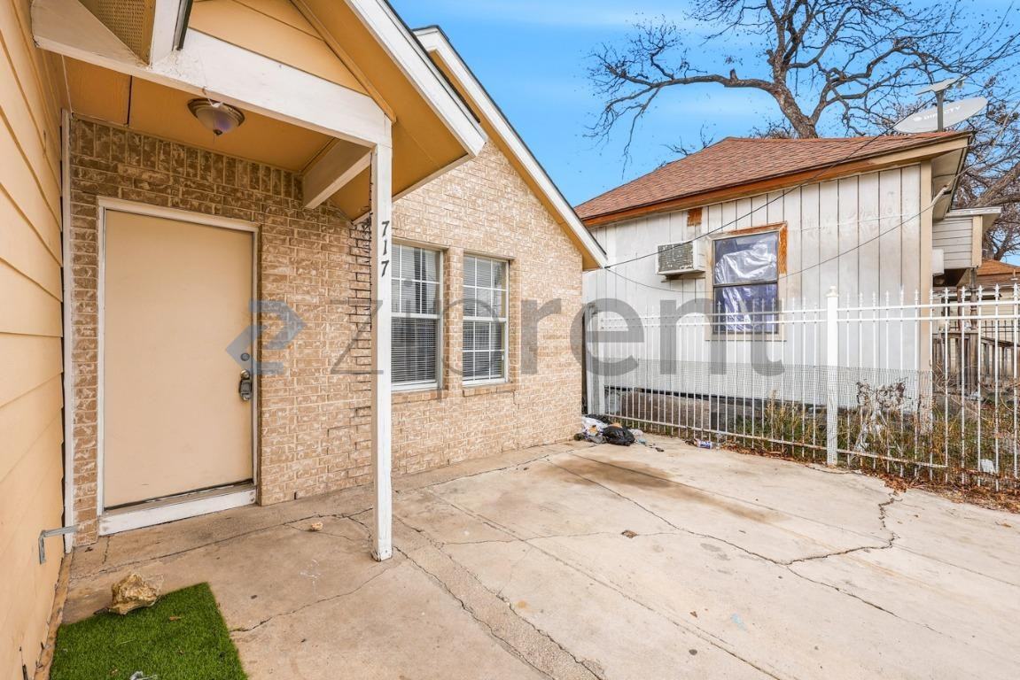 717 N Colorado St - Photo 4 of 21