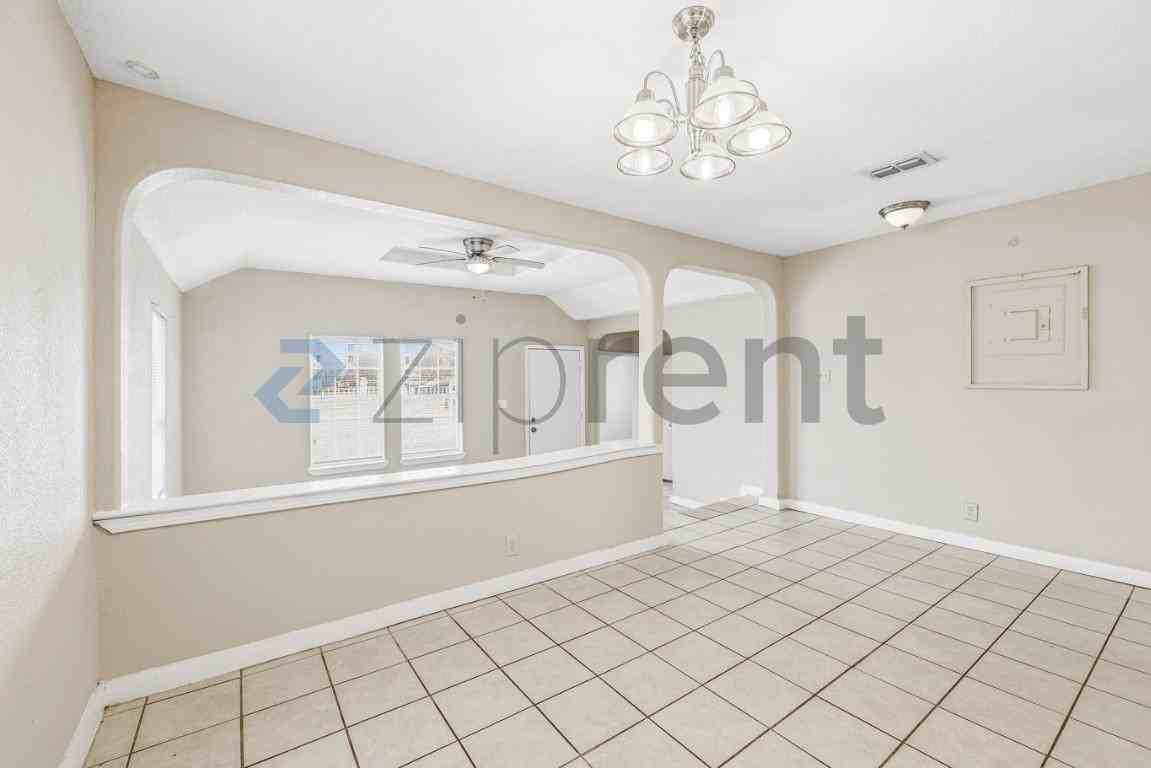 717 N Colorado St - Photo 7 of 21