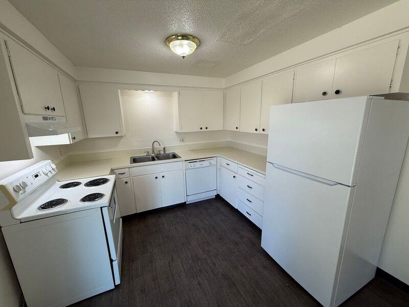 3870 Iberis St Ne - Photo 6 of 16