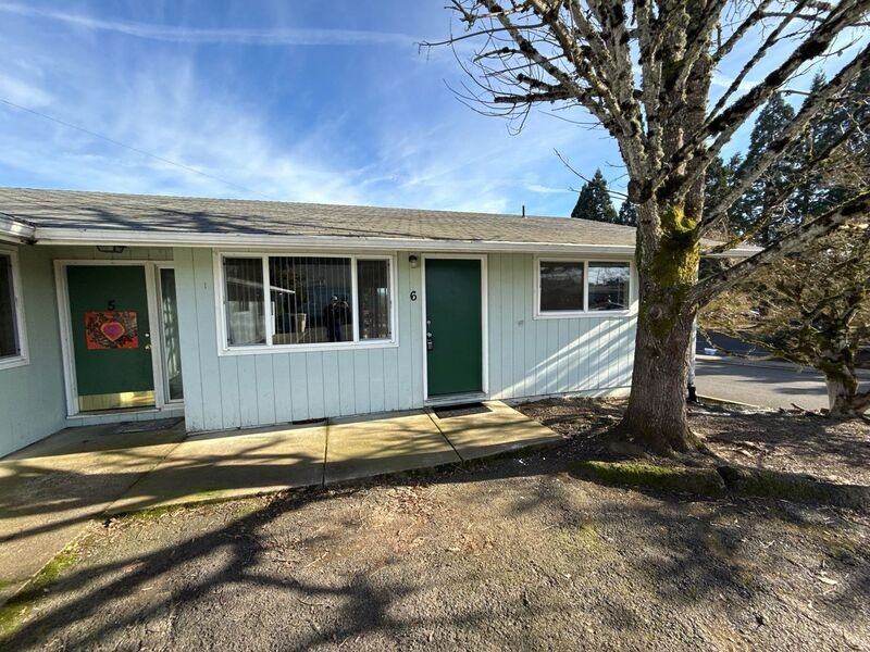 926 Se Uglow Ave #6 - Photo 2 of 24