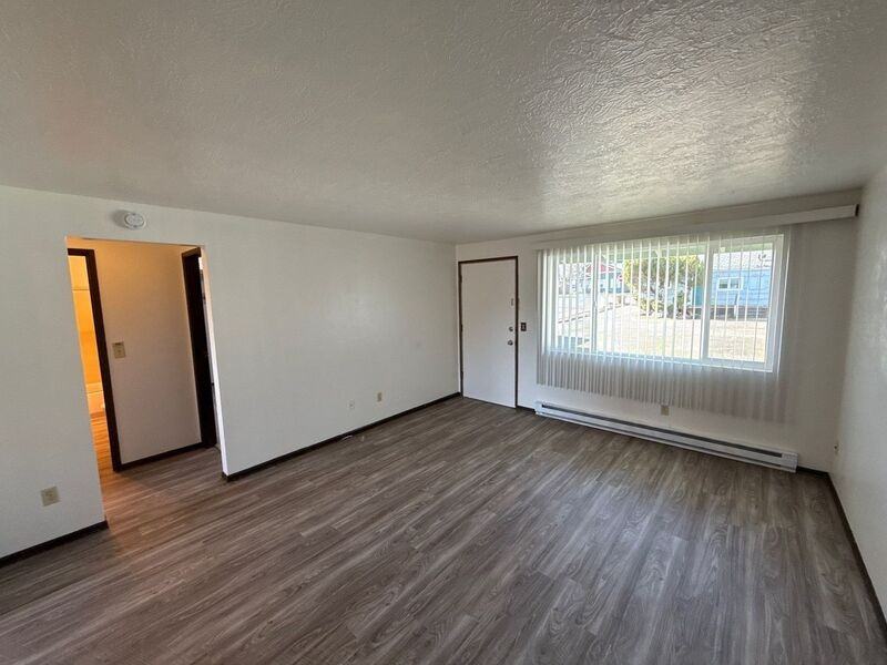 926 Se Uglow Ave #6 - Photo 5 of 24