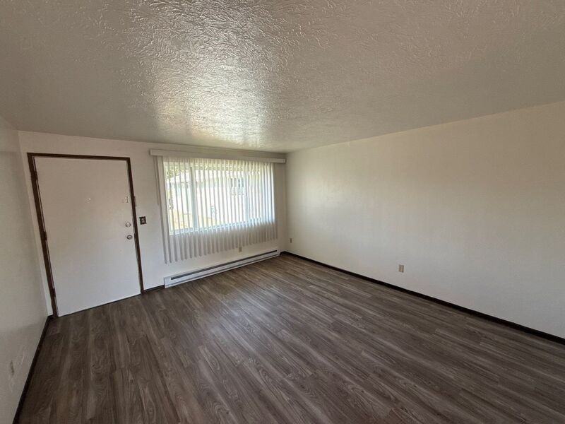 926 Se Uglow Ave #6 - Photo 6 of 24