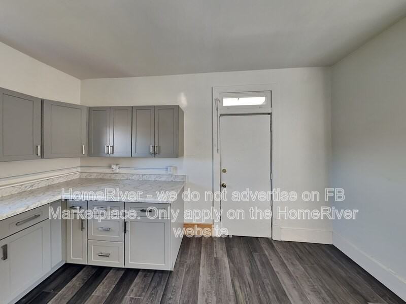 522 Division St - Photo 5 of 17