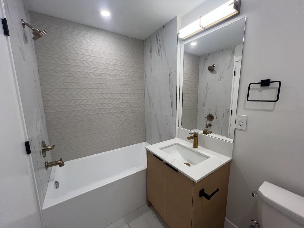 12600 17 Ave - Photo 2 of 12