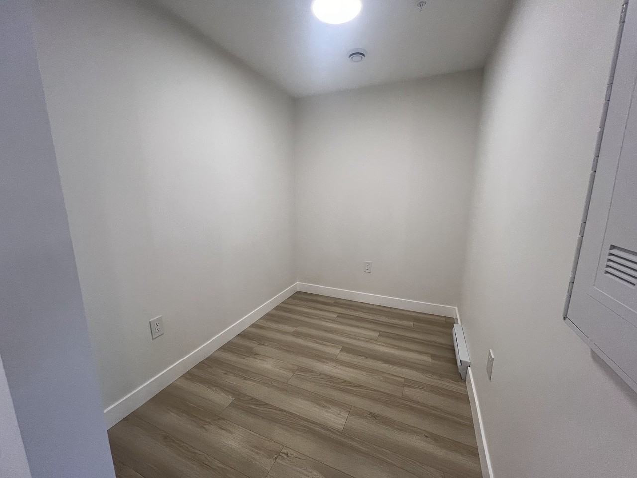 12600 17 Ave - Photo 4 of 12