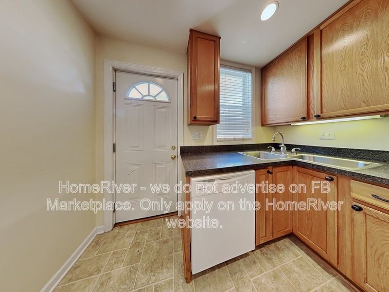 639 Southern Ave - Photo 6 of 17