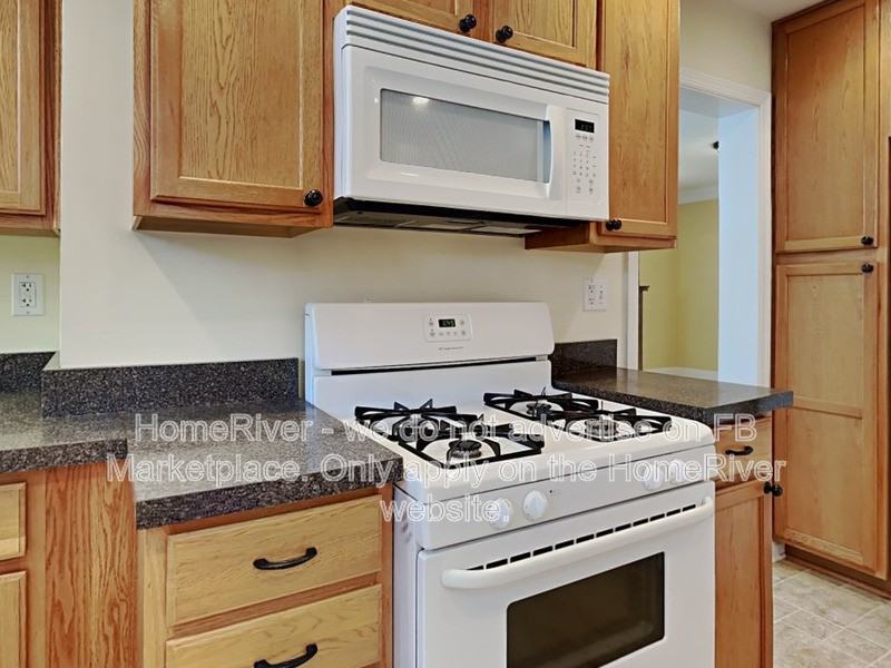 639 Southern Ave - Photo 7 of 17