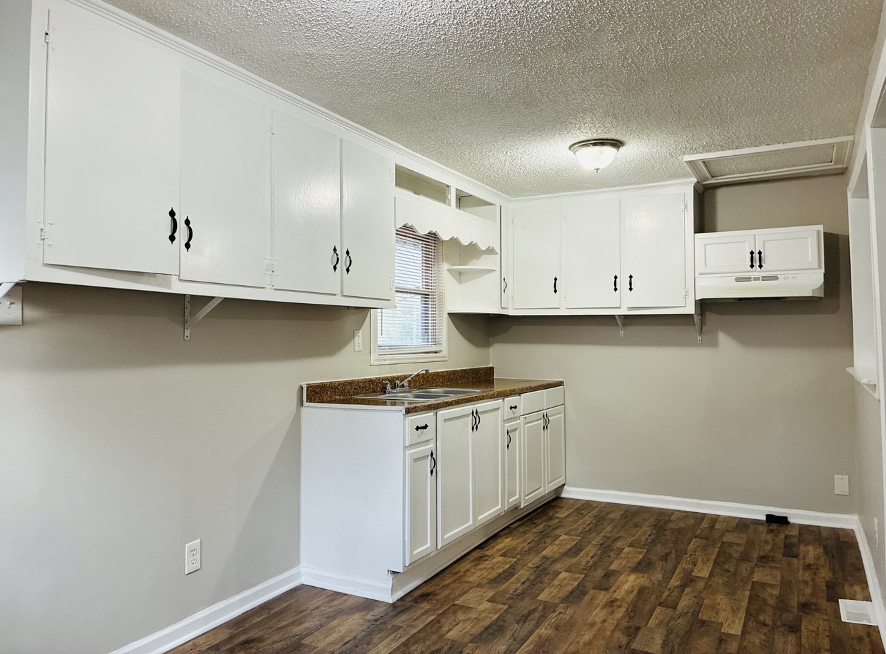 131 Lindsay St - Photo 5 of 13