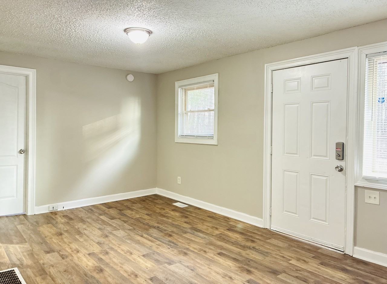 131 Lindsay St - Photo 6 of 13