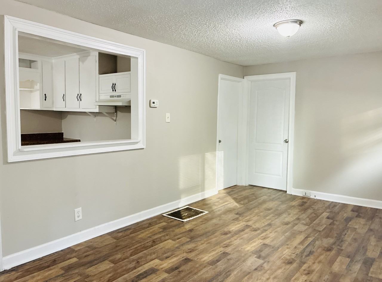 131 Lindsay St - Photo 7 of 13